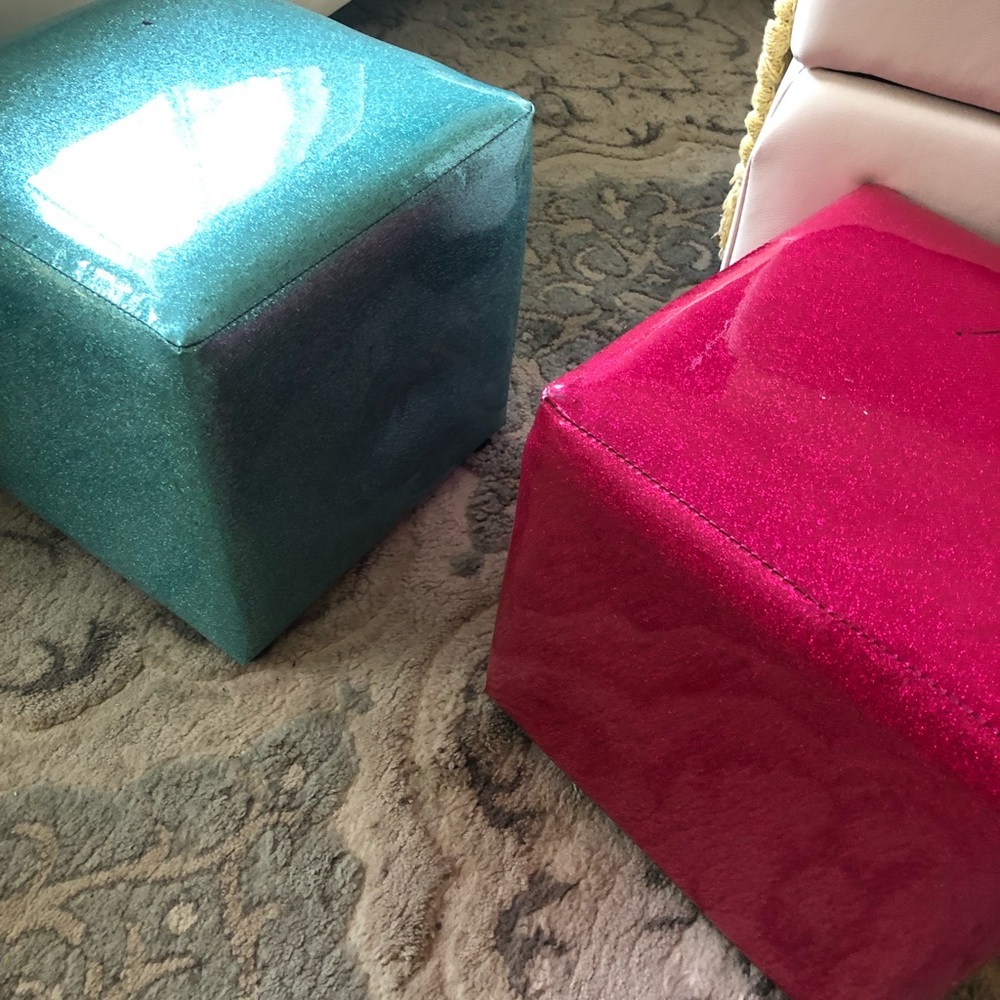 cubes chairs